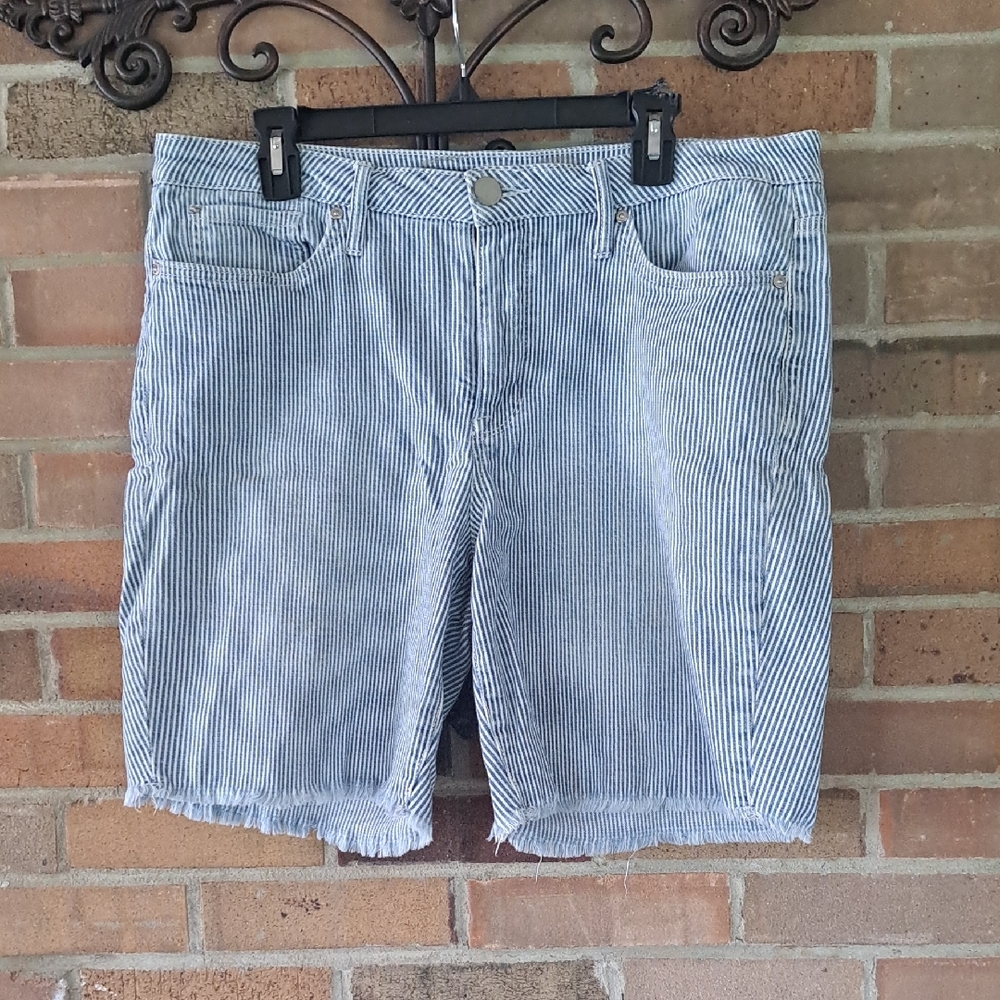 SEVEN7 brand, SZ 14, Blue Jean Style, Striped, Bramuda Shorts